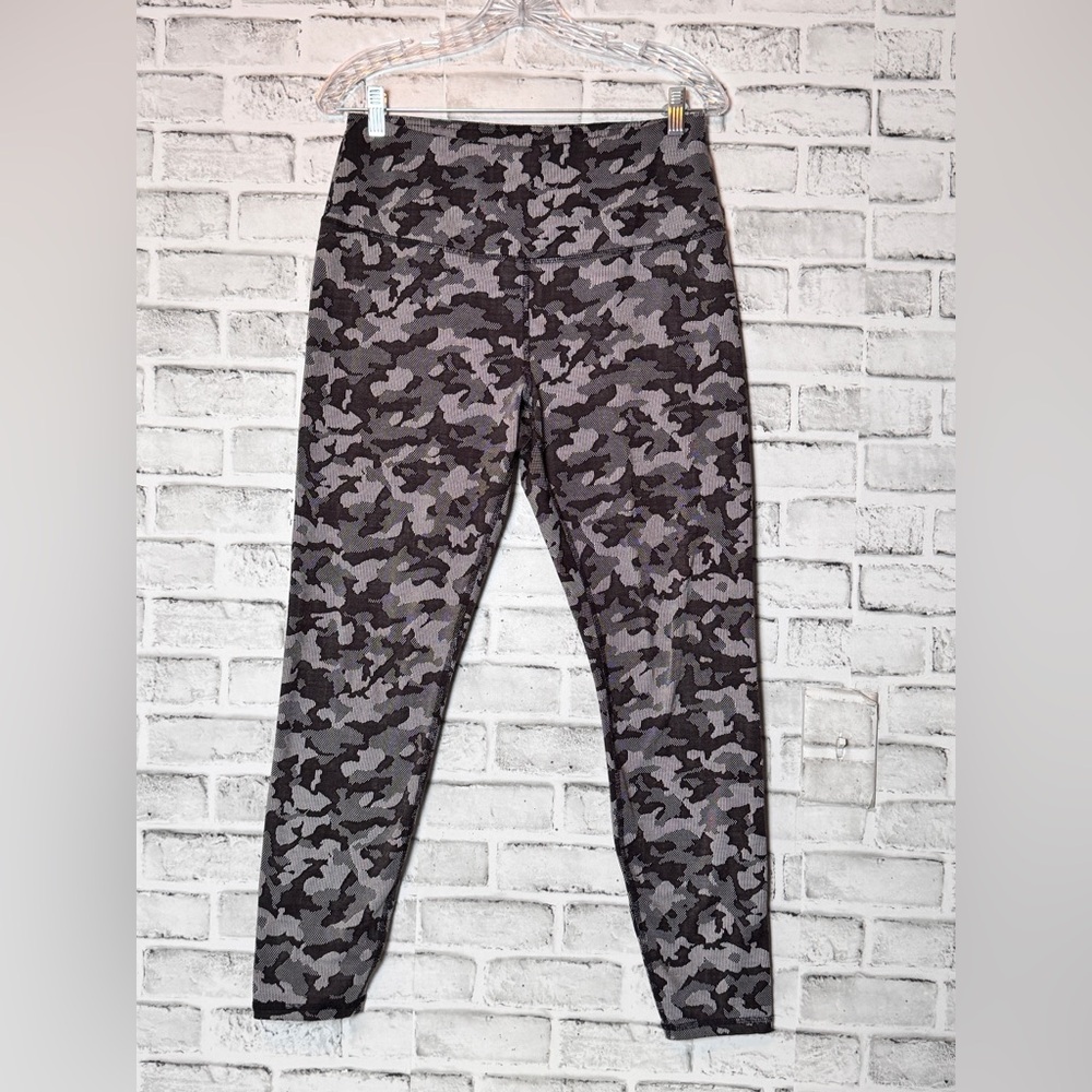 Spyder Black and White Knit Pattern‎